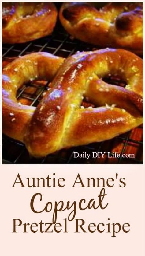 Restaurant Copycat Recipes for Dinner Perfect Movie Night, Pretzel Recipe, Soft Pretzel Recipe, Homemade Pretzels, Homemade Soft Pretzels, Movie Night Snacks, Pretzels Recipe, Copykat Recipes, Perfect Movie