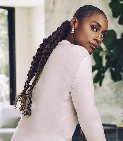 Corporate Ponytail, Professional Afro Hairstyles, Issa Rae Insecure Hairstyles, Issa Rae Style, Issa Rae Hairstyles, Issa Rae, Frontal Hairstyles, Natural Curls Hairstyles, Natural Styles