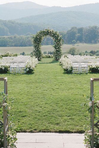 30 Best Ideas Outdoor Wedding Venues | Wedding Forward Mountain Reception, Wedding Venue Outdoor, Wedding Venues Outdoor, Wedding Tables, Wedding Forward, Castle Wedding, Planning Guide, Outdoor Wedding Venues, Park Weddings