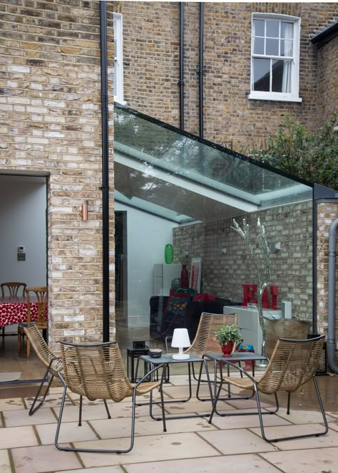 Glass Side Extension, Frameless Glass Extension, Glass Rear Extension, Glazed Extension Kitchen, Lean To Extension Ideas, Glazed Extension, Modern Sunroom, Garden Room Extensions, Side Extension