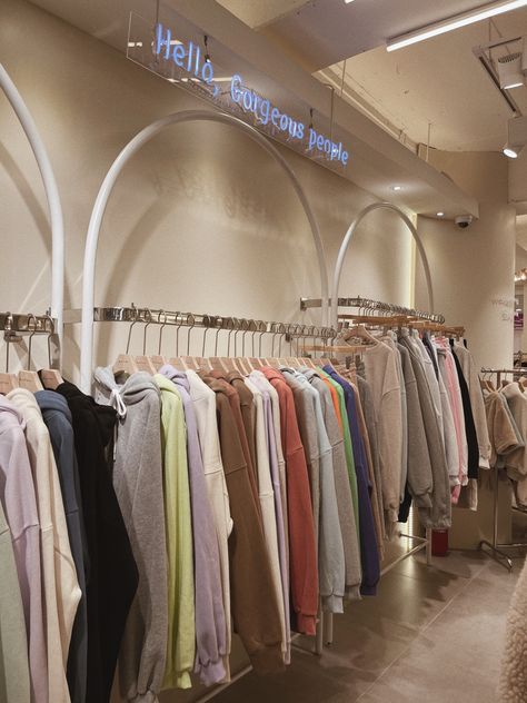 Mall Clothes Shop Aesthetic, Korean Store Aesthetic, Korean Clothes Store, Shopping Korea, Clothes Shop Design, Korean Clothing Stores, Comfy Trendy Outfits, Korean Shopping, Korean Clothing Brands