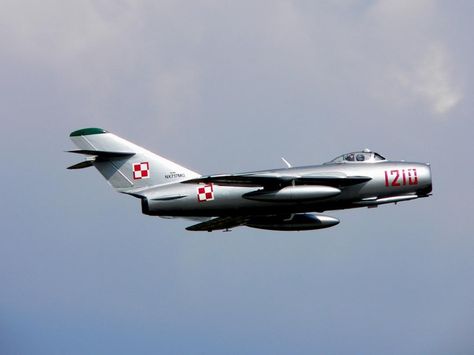 Mig-19 Mig 17, Mig 15, Military Hardware, Military Jets, Military Combat, Jet Aircraft, Ww2 Aircraft, Air Forces, Jet Plane