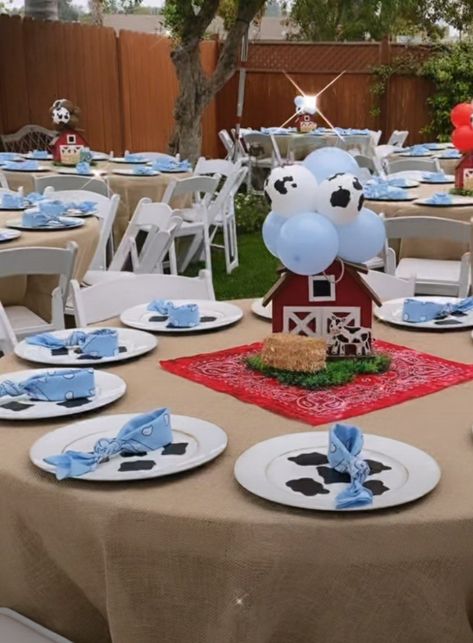 Farm Themed Birthday Party Table Decorations, Barnyard Table Decorations, Barnyard Birthday Centerpieces, Barnyard Birthday Party Centerpieces, Cow Themed Table Decor, Farm Animal Party Centerpieces, Farm Animals Centerpieces, Cow Party Table Decor, Farm Animal Centerpieces Diy