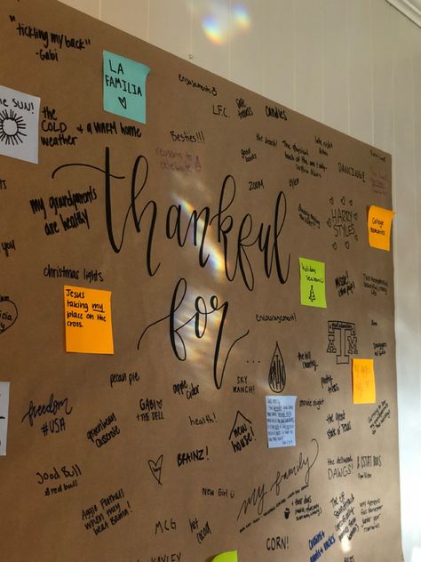 College home thanksgiving decoration Thankful Wall Ideas, High School Ministry Room, We Are Thankful For Bulletin Board, Friendsgiving Wall Decor, Worship Night Set Up, Pastor Appreciation Decoration Ideas, College Ministry Room, Dei Bulletin Board Ideas, What Are You Thankful For Bulletin Board