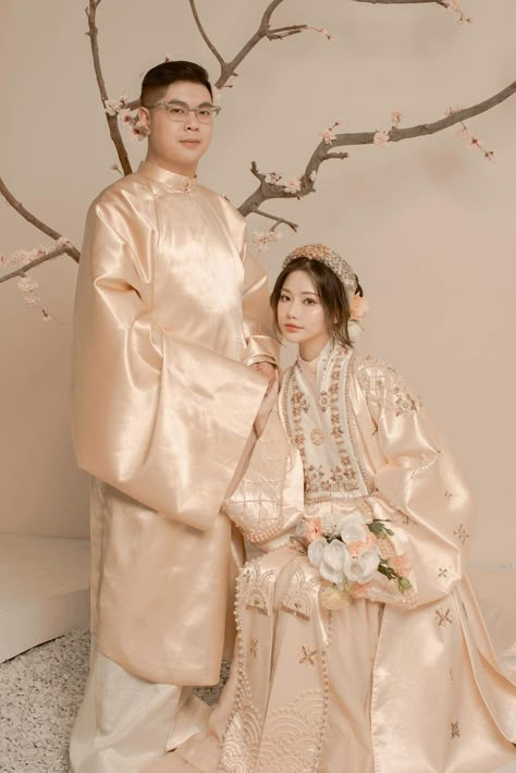 Wedding Dress designed by "Little For" on Facebook https://www.facebook.com/little.for.13 Types Of Dresses Styles, Traditional Vietnamese Wedding, Vietnamese Traditional Clothing, Tea Ceremony Wedding, Vietnamese Wedding Dress, Tea Ceremony Dress, Vietnam Wedding, Vietnamese Wedding, Fantasy Outfits