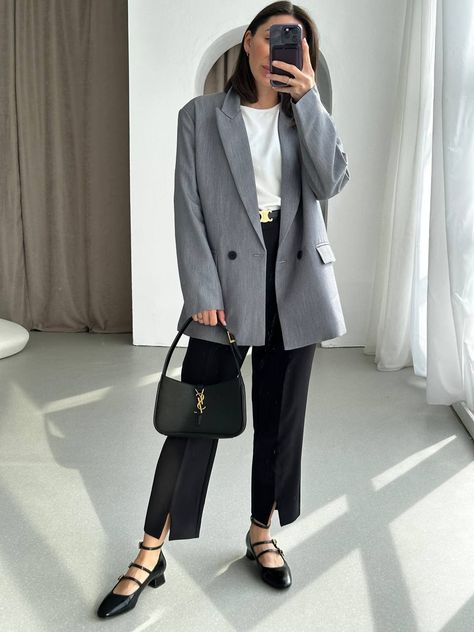 Work Outfits Black Blazer, Grey Pants Formal Outfit, Dark Grey Blazer Women Outfit, Light Gray Blazer Outfit Women, Light Grey Blazer Women Outfits, Grey Oversized Blazer Outfit, Gray Slacks Outfit Women, Cool Office Outfits, Old Money Blazer