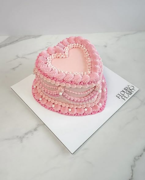 Heart Shaped Cakes 20th Birthday, 21st Birthday Cake Heart Shape, Vintage Heart Cake 21st Birthday, 21st Vintage Heart Cake, Pink Vintage Heart Cake, Girly Birthday Cakes, Vintage Birthday Cakes, Mini Cakes Birthday, Heart Shaped Cakes