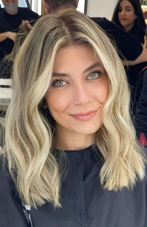 Mid Length Hair Styles 2023, Mid Length Blonde Layers, Midlength Haircuts Blonde, New Mum Haircut, Haircut Ideas For Medium Length Hair, Medium Length Haircut Middle Part, Blonde Long Bob Hairstyles, Shoulder Length Hairstyles For Wedding, Middle Part Medium Length Hair