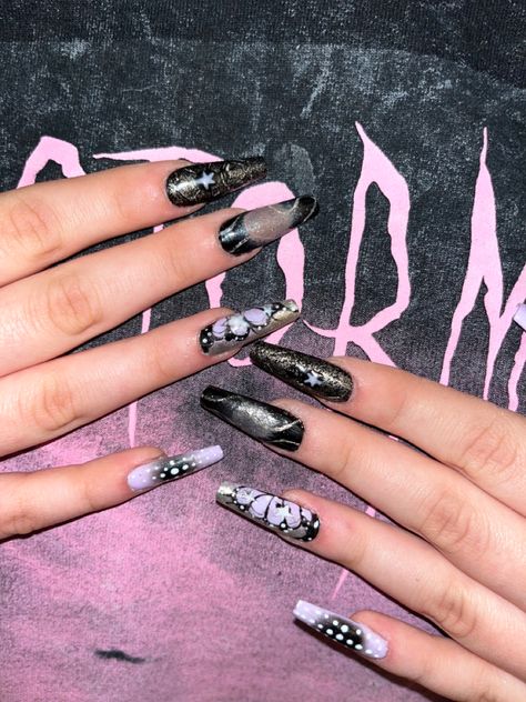 Butterfly y2k long nail silver bling glitter dots alt alternative dark black purple spider aura 2022 2023 trend tiktok Nail Silver, Butterfly Y2k, Purple Spider, Violet Nails, Trend Tiktok, Formal Nails, Y2k Butterfly, Long Nail, Silver Bling