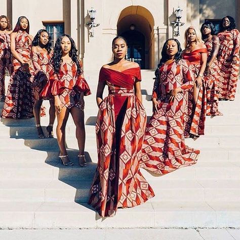 Talk about formation! Btw whose outfit do you prefer??? Photo via @togoleseweddings #sugarweddings Bridal Shower Outfit Ideas, Bridal Train, African Traditional Wedding Dress, African Wedding Attire, African Traditional Wedding, African Fashion Designers, Bridal Shower Outfit, Gaun Fashion, Afrikaanse Mode