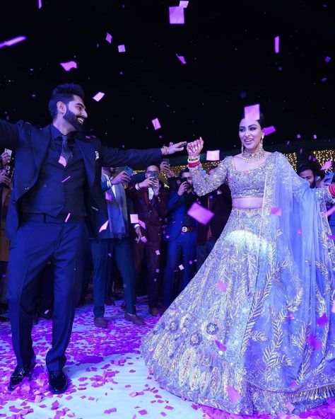 Punjabi Reception Outfit, Punjabi Reception, Wedding Reception Pictures, Wedding Reception Cake, Reception Pictures, Parmish Verma, Starry Wedding, Bridal Entry, Punjabi Singer