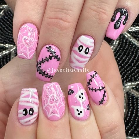 Pink mummy, pink ghost Pink Halloween Nails With Ghosts, Short Mummy Nails, Pink And Black Ghost Nails, Mummy Nails Designs, Pink Mummy Nails, Halloween Nails With Pink, Kids Halloween Nail Designs, Natural Nails Halloween, Mummy Nails Halloween