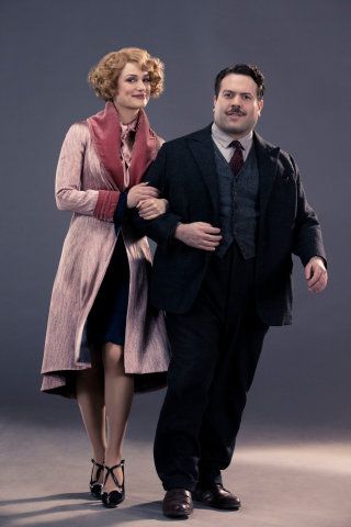 When Dan Fogler first met Fantastic Beasts co-star Alison Sudol The Pottermore Correspondent - Queenie Goldstein and Jacob Kowalski Queenie And Jacob, Dan Fogler, Alison Sudol, Fantasic Beasts, Beast Film, Queenie Goldstein, Colleen Atwood, Fantastic Beasts Movie, Fantastic Beasts And Where