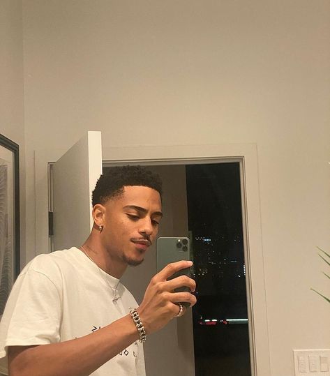 Keith T Powers on Instagram: “I took a mirror selfie last night before going out.” Men Mirror Selfie, A Mirror Selfie, Keith Powers, Light Skin Men, Tomboy Style Outfits, Tomboy Fashion, A Mirror, Light Skin