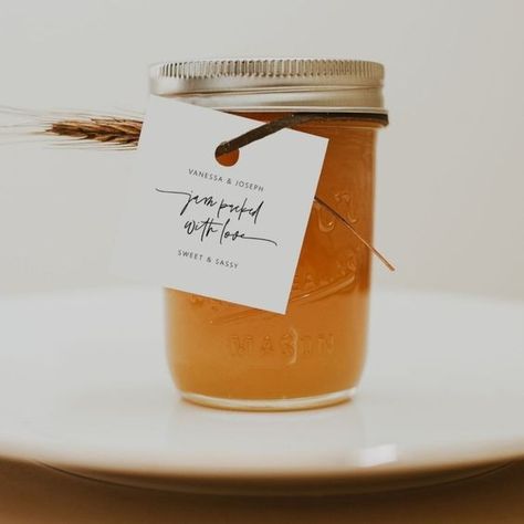 Discover the tradition of wedding favors with a sweet touch of almonds. From personalized candles to toiletries, explore endless favor options. Jam Wedding Favors, Jar Tags, Jar Of Jam, Mini Plant Pots, Creative Wedding Favors, Jam Jars, Decorating Advice, Miniature Bottles, Wedding Favor Tags