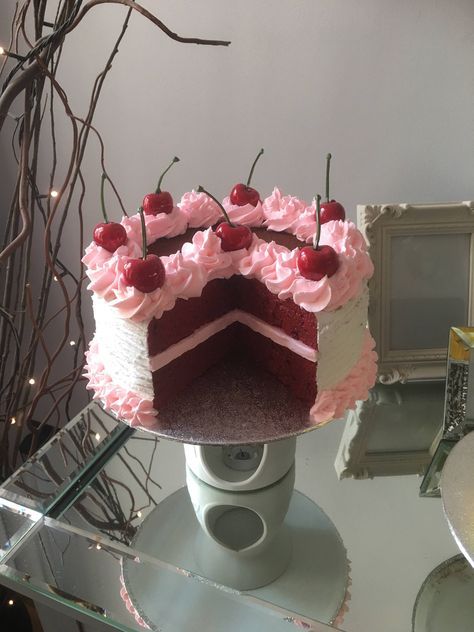 White Cherry Cake, Cherry Topping, Velvet Pink, Gateaux Cake, Pretty Dessert, Cherry Cake, Cute Baking, Food Product, Milk Shakes