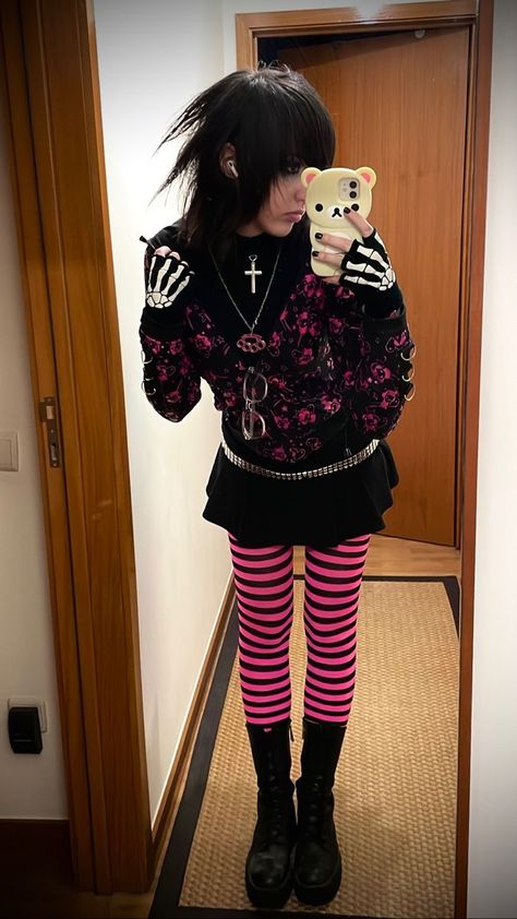 Scenemo Outfits 2000s, Emo Outfit Inspiration, Cute Scene Outfits, Modern Scene Fashion, Scene Clothes 2000s, Scene Style Outfits, Scene Aesthetic Outfits, Scene Queen Aesthetic, Scenecore Fashion