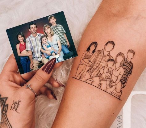 Family Photo Tattoo, Symbol For Family Tattoo, Tattoo Mom, Tattoo Family, Simple Tattoos For Guys, Family Tattoo Designs, Framed Tattoo, Family Tattoo, Tatuaje A Color