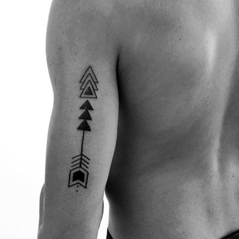 Small Arrow Guys Tattoo Designs On Triceps Mens Arrow Tattoo, Triangle Tattoo Design, Sleeve Inspiration, Geometric Arrow Tattoo, Small Arrow Tattoos, Back Of Arm Tattoo, Arrow Tattoo Design, Men Tattoos, Wild Tattoo