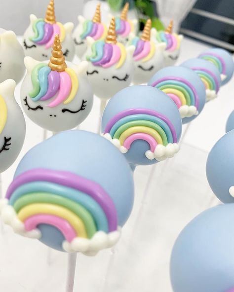 Cake Pop Unicorn Ideas, Rainbow Cake Pops Ideas, Cake Pop Designs Birthday, Puck Cakes, Unicorn Cakepops, Rainbow Cake Pops, Unicorn Cake Pops, Cake Pop Designs, Rainbow Unicorn Cake