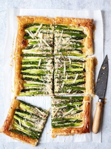 Easy Asparagus and Gruyere Tart | Sandra Valvassori Asparagus Tea Sandwiches, Cooking Bucket List, Gruyere Tart, Asparagus Goat Cheese, Spring Cooking, Leek Tart, Recipe Asparagus, Easy Asparagus, Asparagus Tart