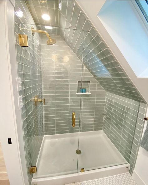 21 Stunning Attic Bathroom Ideas With A Sloped Ceiling 4 Pitched Attic Bedroom, Angled Ceiling Bathroom Vanity, Slanted Ceiling Bathroom, Camp Bathroom, Sloped Ceiling Bathroom, Attic Shower, Attic Bathroom Ideas, Small Attic Bathroom, Loft Bathroom