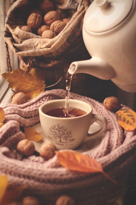 Autumn Tea Time, Autumn Flatlay, Autumn Tea, Pretty Tea Cups, Autumn Morning, Aesthetic Coffee, A Cup Of Tea, Autumn Cozy, Hot Tea