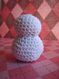 Easy Crochet Snowman (Free Pattern)                                                                                                                                                                                 More Crochet Snowman Free Pattern, Crochet Ornament Patterns, Crochet Snowman, Crochet Xmas, Crochet Christmas Decorations, Crochet Ornaments, Crochet Snowflakes, Snowmen Patterns, Holiday Crochet