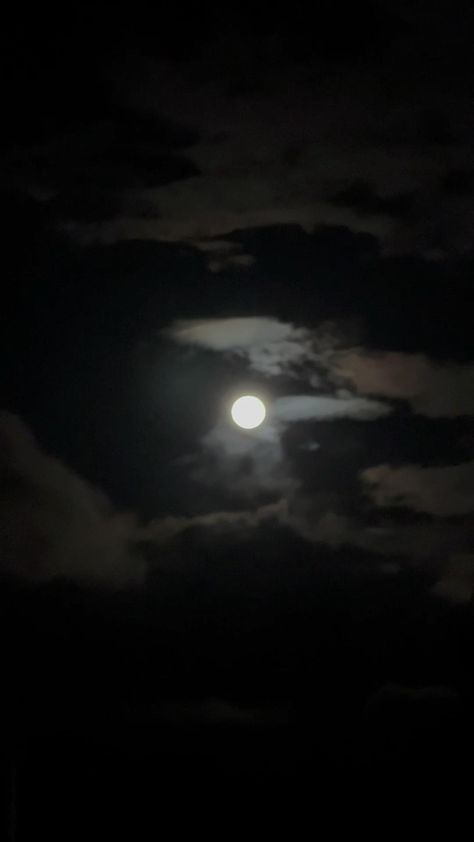 Night Sky Video, Night Aesthetic Videos, Lightning Video, Moon Aesthetic Video, Full Moon Aesthetic, Moon Videos, Moon Edit, Moon With Clouds Aesthetic, Full Moon Images