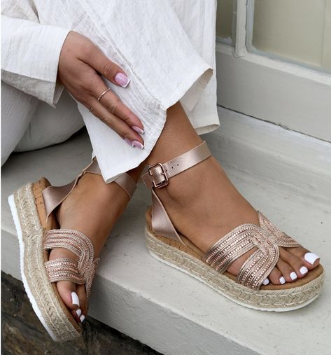 Faux Leather Heels, Espadrille Wedge, How To Make Shoes, Summer Clothes, Espadrilles Wedges, Platform Sandals, Leather Heels, Wedge Sandals, Ankle Strap