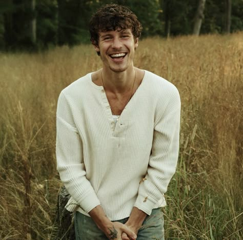 Shawn Mendes Laughing, Sun In Libra, Why Why Why, Shawn Mendes Quotes, Shawn Mendes Funny, Shawn Mendes Wallpaper, Canadian Men, August 15, Dream Guy