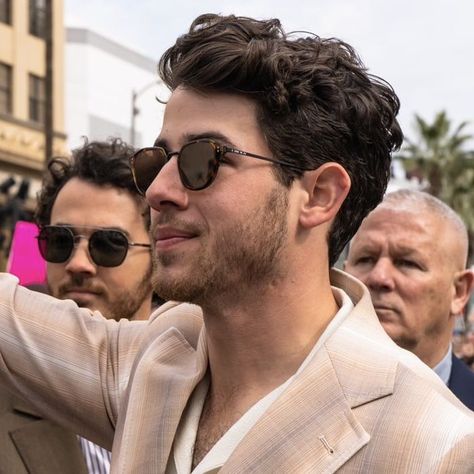 Nick Jonas Curly Hair, Nick Jonas Buzzcut, Nick Jonas Hair, Nick Jonas Haircut, Mens Haircuts Thick Hair, Husband Hair, Men's Curly Hairstyles, Male Haircuts Curly, Kevin Jonas