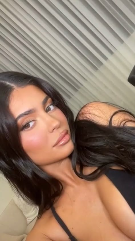 Kylie Jenner Makeup Look, Maquillage Kylie Jenner, Maquillage On Fleek, Kylie Makeup, Estilo Kylie Jenner, Jenner Makeup, Kylie Jenner Makeup, Long Dark Hair, Cute Makeup Looks