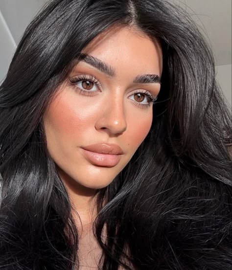 Ilaydaserifi on ig #makeup #makeuplover #makeupgoals #makeupaddict #glammakeup #darkhairstyles #darkhaircolorideas Makeup Dark Brown Hair, Makeup Look Brown Eyes, Eyebrows Fluffy, Laminated Brows, Dark Hair Makeup, Hair Color Swatches, Ig Makeup, Rich Brown Hair, Rhinoplasty Nose Jobs