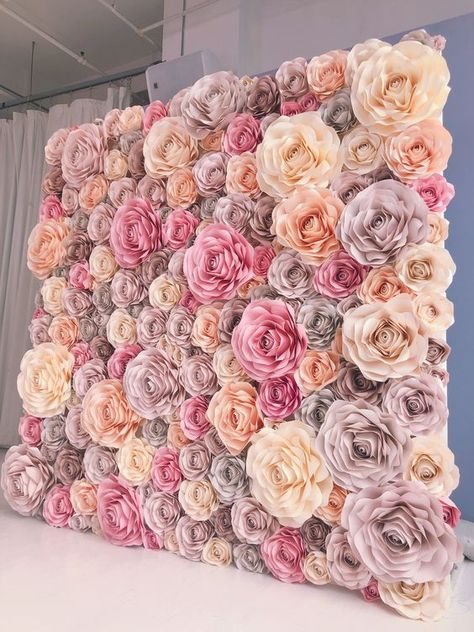 2024's Top Wedding Flower Walls: Elegant Backdrop Ideas Rose Wall Photoshoot, Modern Backdrop Ideas, How To Make A Flower Wall Backdrops, Elegant Backdrop Ideas, Quince Background, Diy Flower Wall Backdrop How To Make, Flower Backdrop Ideas, Flower Wall Ideas, Retro Flower Wallpaper