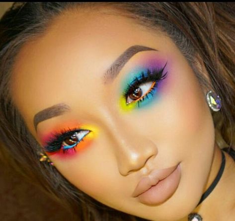 Rainbow Brite Makeup, Tye Dye Makeup, Lisa Frank Makeup Looks, Pride Parade Makeup, Pride Make Up, Rainbow Clown Makeup, Rainbow Eyeshadow Looks, Rainbow Makeup Looks, Pride Makeup Ideas