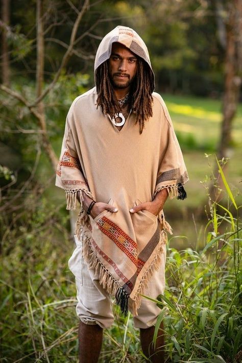 Atla Fashion, Poncho Ideas, Rave Hoodie, Hebrew Clothing, Boho Men Style, Mens Poncho, Boho Winter, Modern Hippie, Boho Men