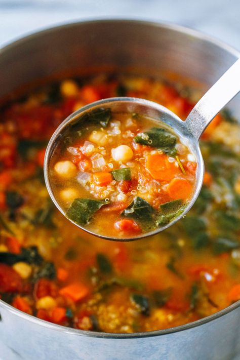 Chickpea And Spinach, Spinach Soup Recipe, Salad Appetizer Cups, Hearty Vegetable Soup, Quinoa Soup, Spinach Soup, Vegan Soups, Appetizer Salads, Vegan Soup