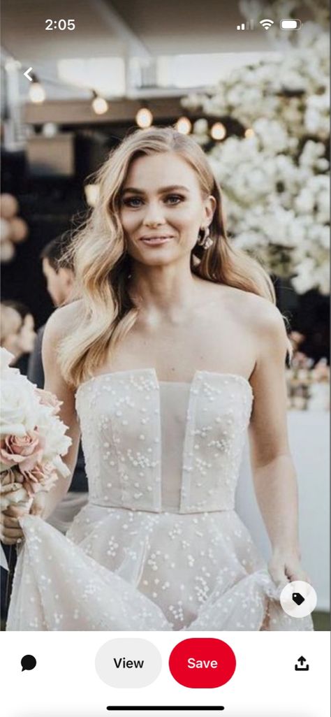 Wedding Hair To One Side Down, Bridesmaid Hair Classic Curls, Long Curled Wedding Hair Down With Veil, Simple Wavy Wedding Hair, Hair Down Wavy Wedding, Curled Hairstyles Down Simple, Long Hair Wedding Styles All Down Curls, Strapless Dress Hairstyles Medium Hair, Prom Hairstyles One Shoulder Dress