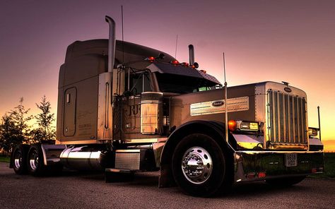 #Peterbilt #trucks #Truck #vehicle #1080P #wallpaper #hdwallpaper #desktop Truck Wallpaper, White Tractor, Train Illustration, Black Truck, White Truck, Peterbilt 379, Cars Land, Sunset Background, Ford Pickup Trucks