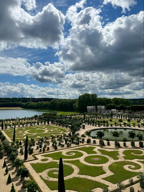 @lovedaci Garden Of Versailles Aesthetic, Versailles Castle France, France Palace Of Versailles, Paris Versailles Aesthetic, Chateau Of Versailles, Castle Of Versailles Aesthetic, Versailles Garden Aesthetic, Palace Of Versailles Garden, Paris Garden Aesthetic