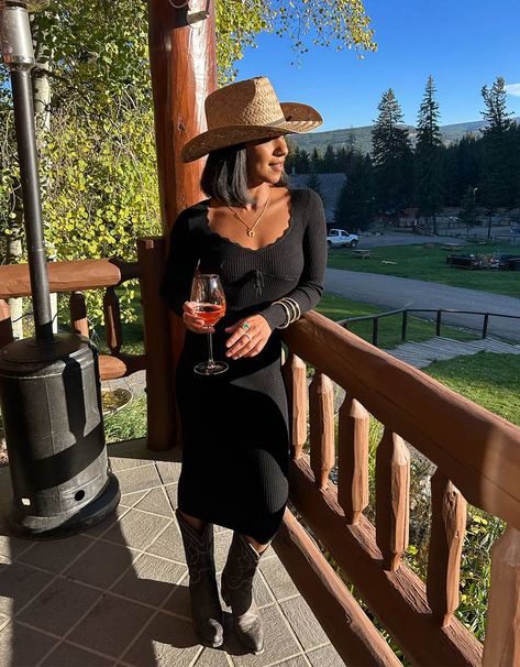 All The Chic Outfits I Wore On My Trip To Montana | Who What Wear Montana Chic Outfit, Ranch Vacation Outfit, Montana Girls Trip Aesthetic, Western Event Outfit, Professional Country Outfits Women, Montana Spring Outfits, Outlaw Country Outfit, What To Wear In Montana Summer, Montana Outfits Spring