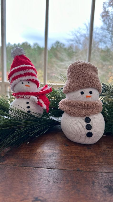 Step-by-step guide to creating a simple and fun Sock Snowmen Craft for this holiday season. Great for kids and families! Sock Crafts For Kids, Diy Christmas Snowman, Sock Snowman Craft, Orange Craft, Sock Snowman, Snowman Craft, Snow People, Diy Socks, Sock Crafts