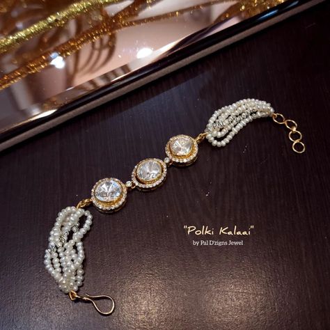 Moti Bracelet Gold, Polki Rings Design, Jadau Bracelet, Polki Bracelet, Diamond Polki Jewellery, Bracelet For Wedding, Traditional Bracelet, Pearl Bracelet Gold, Indian Jewelry Earrings