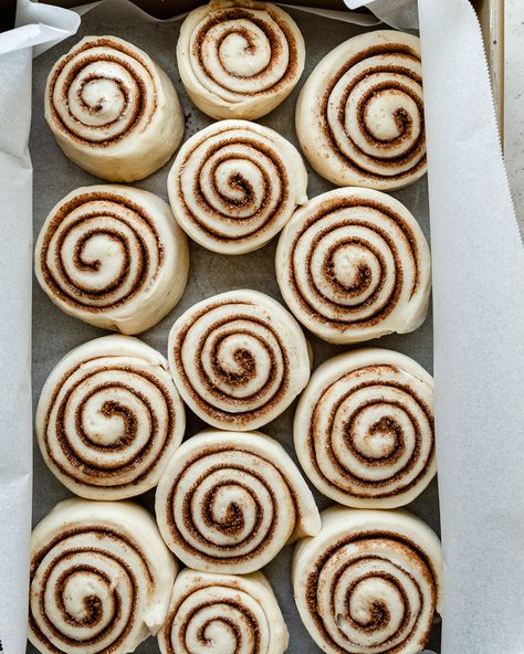 These Sourdough Discard Cinnamon Rolls are soft, fluffy, fragrant, ooey-gooey and so delicious. A great way to use up your sourdough discard, these rolls come together with simple pantry staples and are easy to throw together same day or the night before and bake up the next morning. The vanilla bean cream cheese icing seals the deal and makes them totally irresistible! #sourdoughdiscardcinnamonrolls #sourdoughdiscardrecipes Carmel Rolls Sourdough, Best Sourdough Cinnamon Rolls, Discard Cinnamon Rolls Easy, Sourdough Discard Baking, Sourdough Cinnamon Rolls Discard, Same Day Sourdough Cinnamon Rolls, Discard Sourdough Cinnamon Rolls, Sourdough Cinnamon Rolls Quick, Sourdough Discard Breakfast Recipes