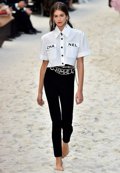 Kaia Gerber Style, Kaia Gerber, Chanel Fashion, Black Women Fashion, Coco Chanel, London Fashion Week, Couture Fashion, Urban Fashion, Karl Lagerfeld