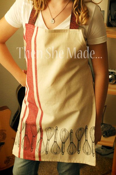 Apron made from a vintage dish towel....so many awesome dish towels at Ben Franklin Crafts - Oconomowoc to make one of these with! Dish Towel Apron, Dish Towel Crafts, Easy Apron, Diy Apron, Towel Apron, An Apron, Diy Toddler, Towel Crafts, Sewing Aprons