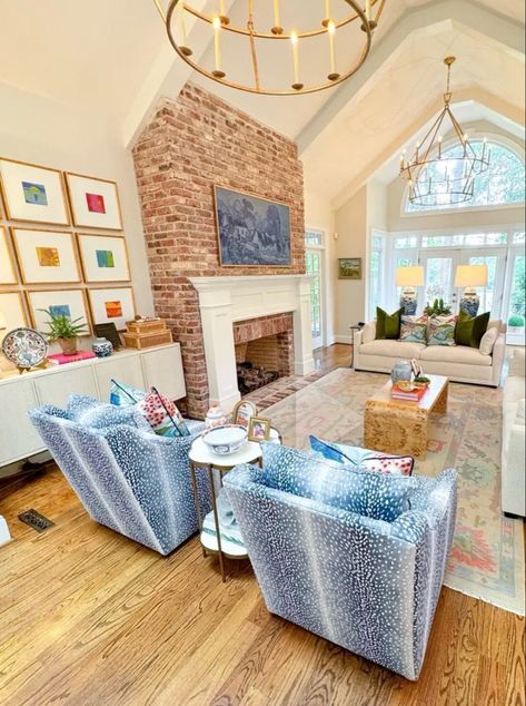 Southern Glam Home Decor, College Living Rooms, Colorful Living Room, College House, Aesthetic Living Room, Open Concept Living Room, College Apartment Decor, Living Room Entertainment, Colourful Living Room