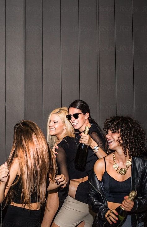 Ladies Night Aesthetic, Girl Night Out, Friends Night Out, Party Poses Night, Manifesting Friends, Night Out Photoshoot, Girls Night Out Aesthetic, Elegant Friends, Night Out Friends