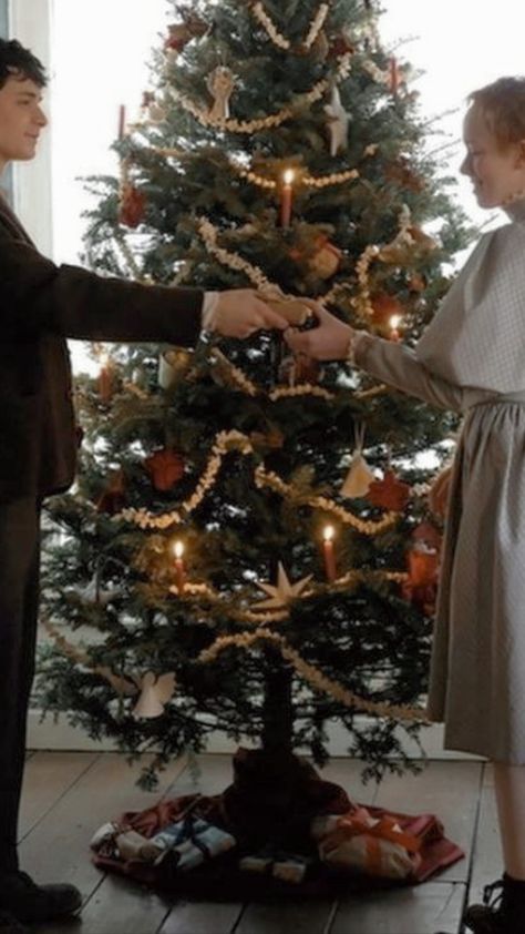 Anne With An E Christmas, Anne Of Green Gables Christmas, Christmas Moodboard, Gilbert And Anne, Anne With An E, Anne Shirley, Anne Of Green, Anne Of Green Gables, Green Gables